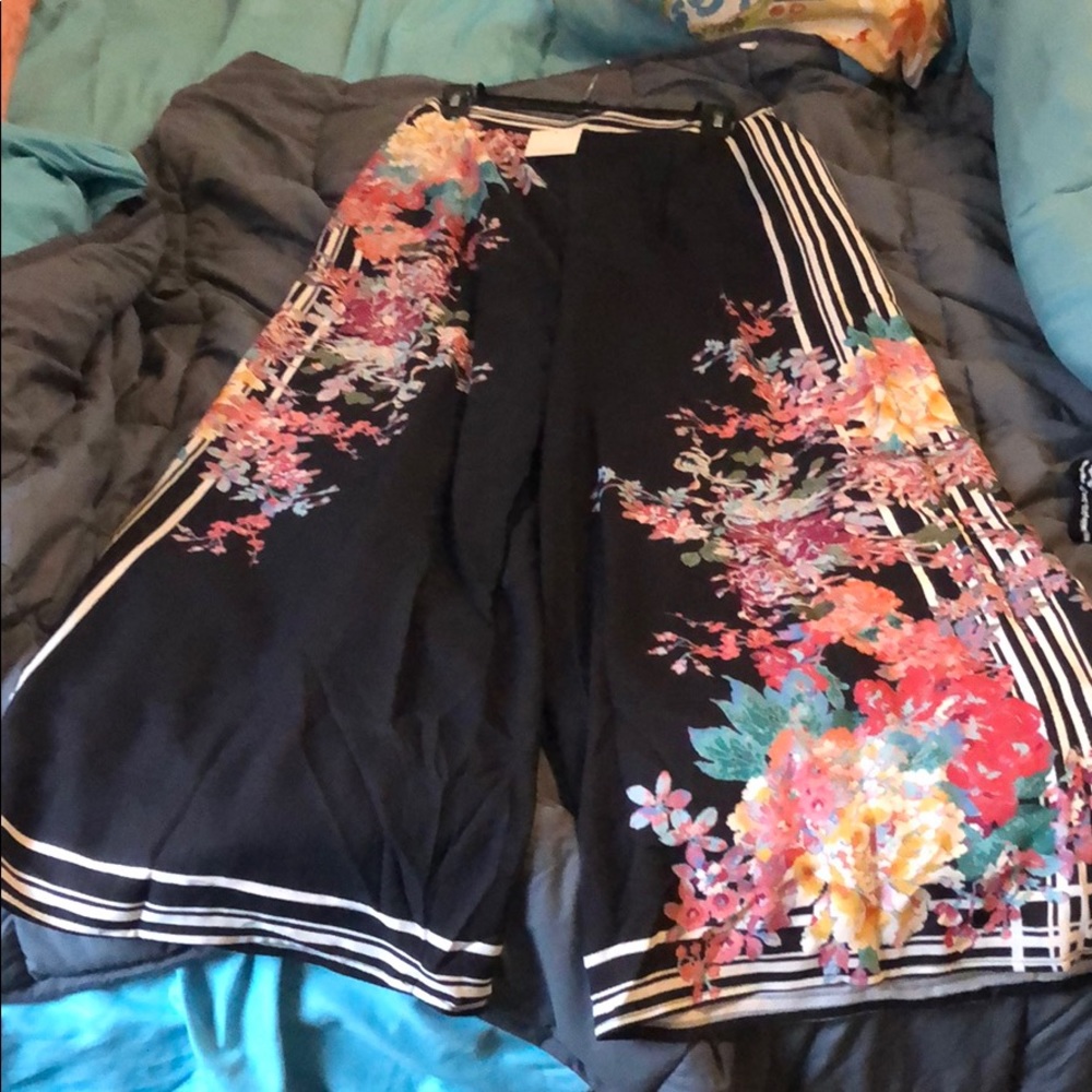 Super cute Pilazzo Pant set.